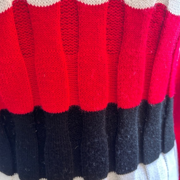 Late 60s / Early 70s Mod Ribbed Knit Turtleneck Sweater - Picture 3 of 7